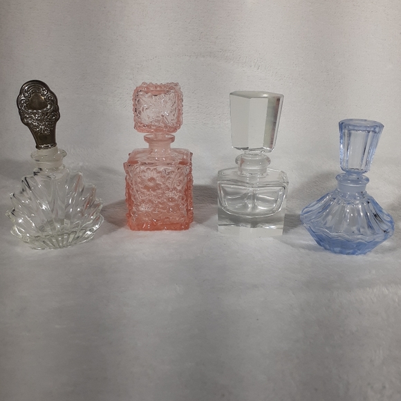 Perfume Bottles Lot of Four Vintage - Picture 6 of 6